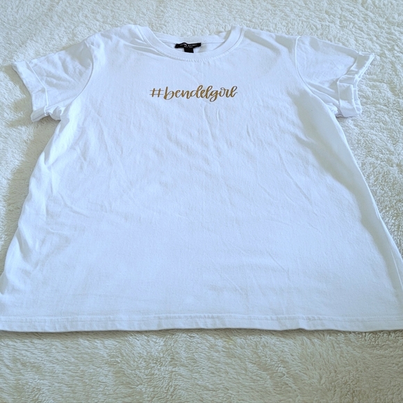 Henri Bendel "#bendelgirl" Tee👕 - Picture 11 of 12